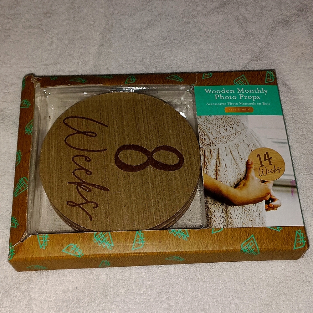 KATE & MILO Wooden Weekly Baby Pregnancy Photo Props
